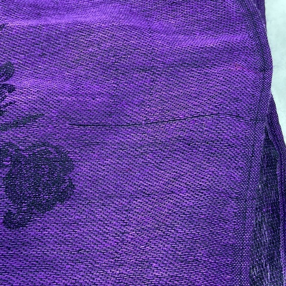 Rich deep jewel tone purple and black pashmina scarf two sided weave tasseled - Picture 9 of 11